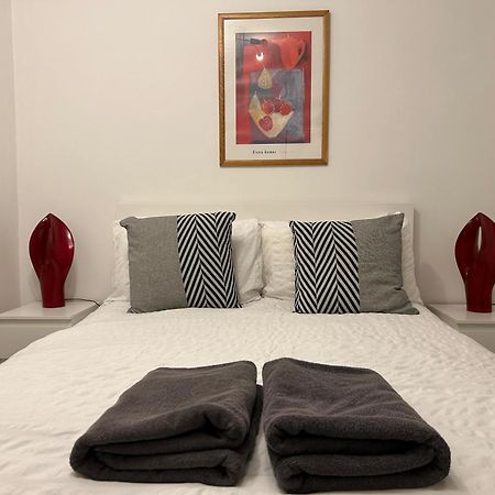 Lovely Serviced Apartment, Free Parking, Oxford Eksteriør billede
