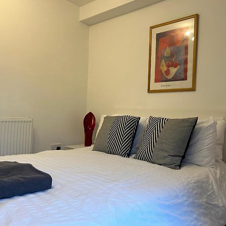Lovely Serviced Apartment, Free Parking, Oxford Eksteriør billede