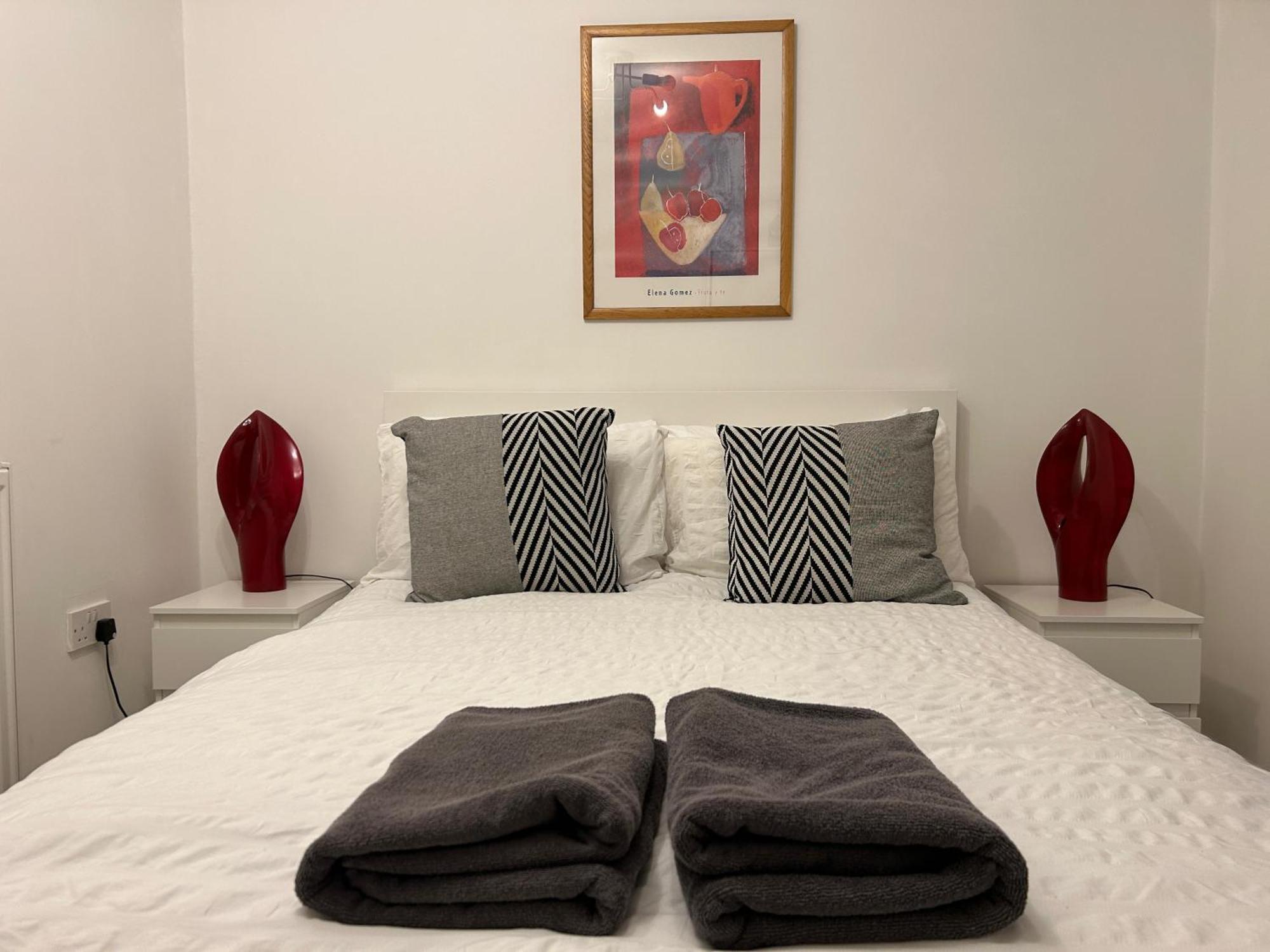 Lovely Serviced Apartment, Free Parking, Oxford Eksteriør billede