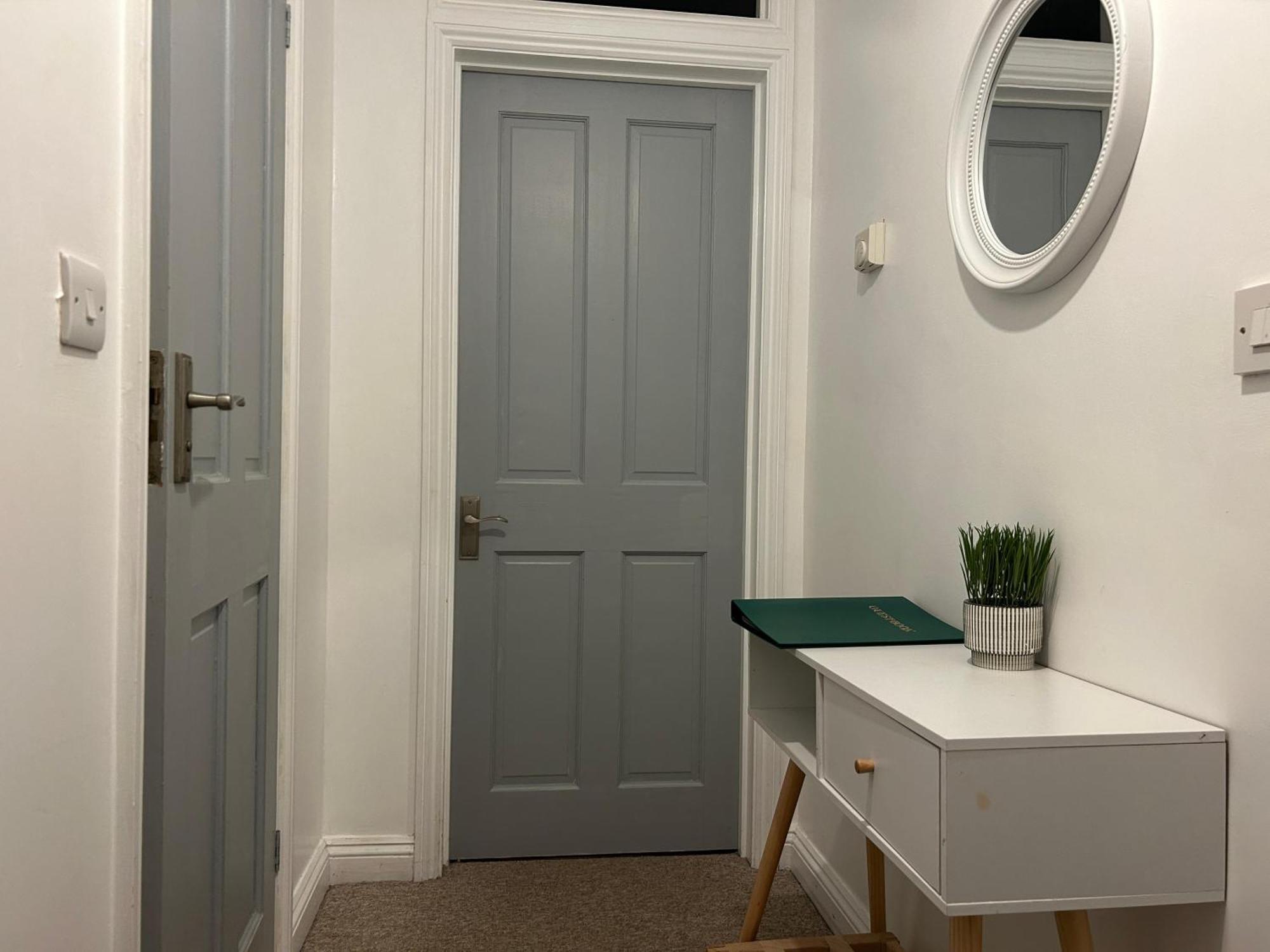 Lovely Serviced Apartment, Free Parking, Oxford Eksteriør billede